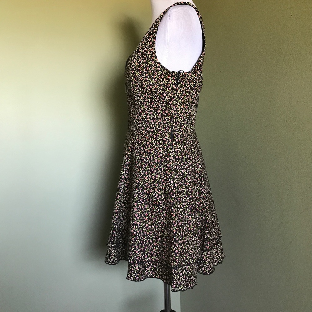 Bebe Fit Flare Floral Sleeveless Zip detail dress - Picture 6 of 8